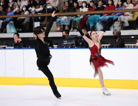 アイスダンスＦＤ、演技する紀平梨花、西山真瑚組（撮影・伊藤笙子）