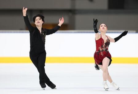 アイスダンスＦＤ、演技する紀平梨花、西山真瑚組（撮影・伊藤笙子）