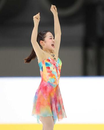 　演技を終え、喜びを爆発させる島田麻央（撮影・伊藤笙子）
