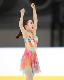 　演技を終え、喜びを爆発させる島田麻央（撮影・伊藤笙子）