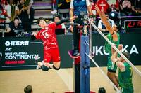 スパイクを放つ石川祐希©Ｖｏｌｌｅｙｂａｌｌ　Ｗｏｒｌｄ