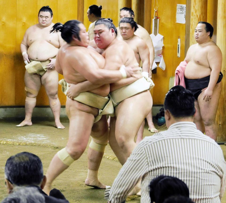 大の里 三番稽古で琴桜を圧倒１６勝４敗 １年ぶり復活Ｖへ順調 下半身がっちり、左差しに納得「久々の東京で優勝したい」