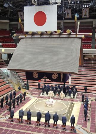 　大相撲秋場所を前に営まれた土俵祭り＝１２日、両国国技館