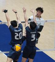 日本－韓国　第３セット、スパイクを決める石川
