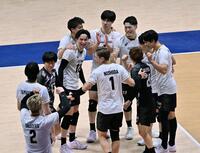 韓国を破り決勝進出し、笑顔を見せる日本の選手たち