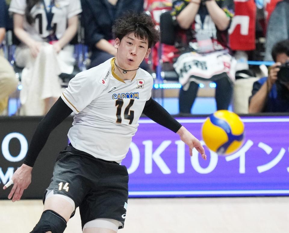 日本－韓国　第２セット、サービスエースを決める石川