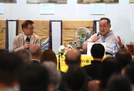 トークショーを行った芝田山親方（右）＝撮影・堀内翔