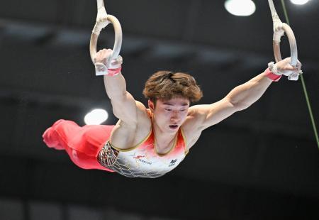 　つり輪で優勝した金田希一＝アリーナ立川立飛