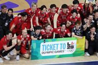 イランに勝利し歓喜の日本代表（撮影・中田匡峻）