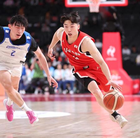日本-台湾　第２クオーター、ドリブルで攻め込む黒川　