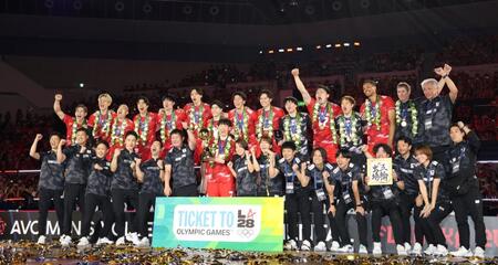 イランを破り、優勝を決めた男子バレーボール日本代表＝９月１３日