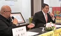 トークショーを行う北陣親方（右）と司会を務める荒磯親方（撮影・持木克友）