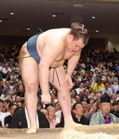 豪ノ山に敗れた安青錦＝両国国技館（撮影・佐々木彰尚）
