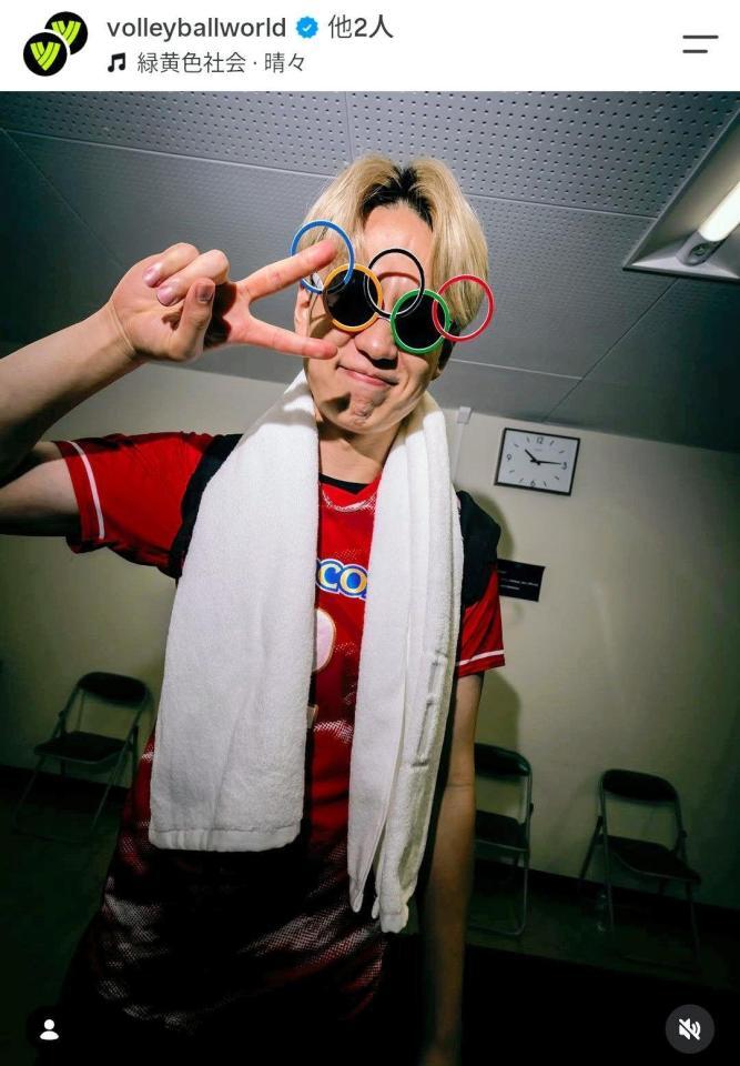 ポーズを決める小野寺。Ｖｏｌｌｅｙ　Ｂａｌｌ　ｗｏｒｌｄのインスタグラムより