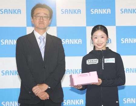 スポンサーシップを契約したＳＡＮＫＡ・神子島亨会長（左）と中井亜美（撮影・佐々木彰尚）