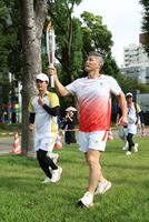 聖火ランナーを務める井上康生さん