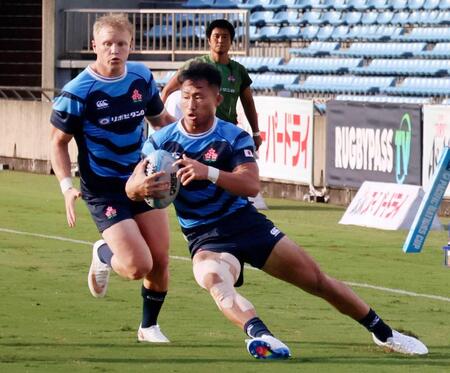 　フィジー戦に向けて練習するラグビー日本代表の長田（手前）ら