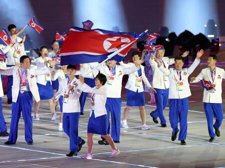 愛知・名古屋アジア大会の開会式で入場行進する北朝鮮選手団