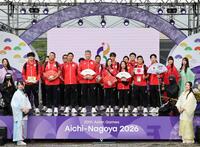 アジア大会の歓迎式典に参加した井上康生団長（前列左から４人目）ら日本選手団