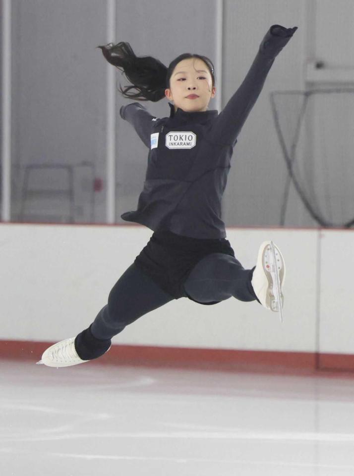 　練習を公開した中井亜美