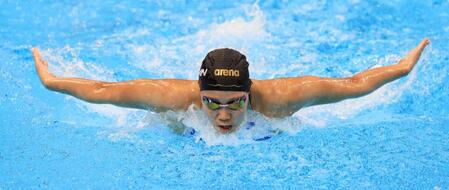 女子２００メートルバタフライで銅メダルを獲得した奥園心咲