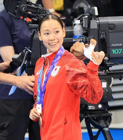 女子２００メートルバタフライで銅メダルを獲得した奥園心咲