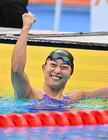 女子５０メートル平泳ぎ決勝　レースを終えガッツポーズの鈴木聡美