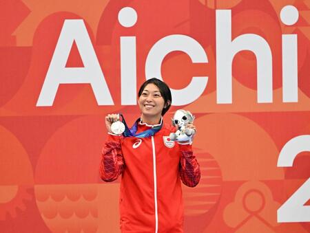 女子５０メートル平泳ぎで29秒91の日本新記録をマークし銀メダルを獲得した鈴木聡美