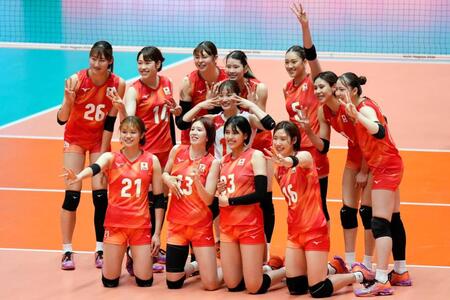 台湾に勝利し、写真に納まる日本の選手たち