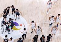 韓国（左側）に敗れた日本
