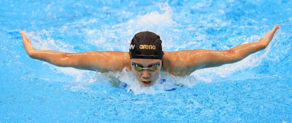 女子２００メートルバタフライで銅メダルを獲得した奥園心咲