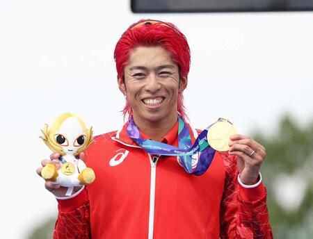 　トライアスロン男子で、大会第１号の金メダルを獲得した北條巧