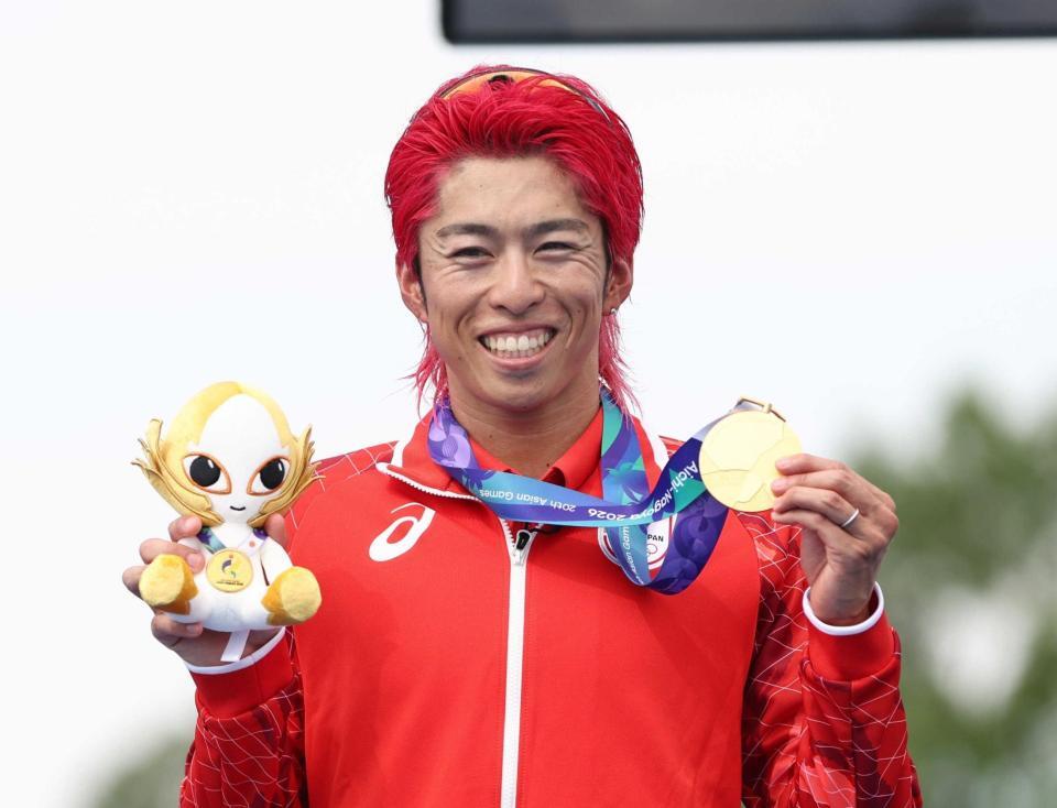　トライアスロン男子で、大会第１号の金メダルを獲得した北條巧