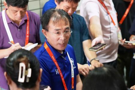 　公式記者会見後に取材に応じる大会組織委の大参孝彰事務局次長＝２２日午後、名古屋市