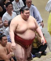 琴桜を破った熱海富士（撮影・佐々木彰尚）