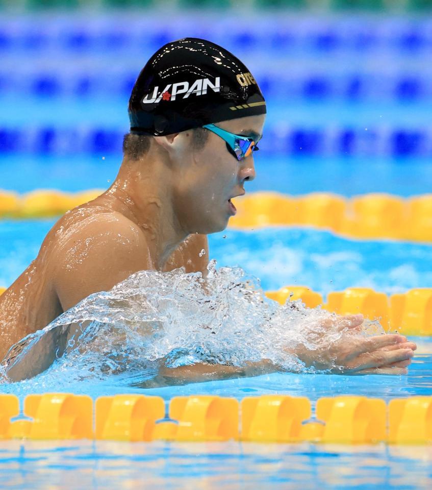 男子４００メートル個人メドレー決勝で金メダルを獲得した小島夢貴の平泳ぎ