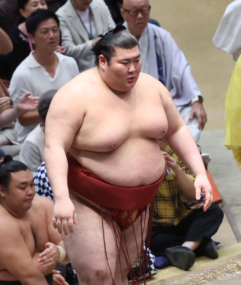 琴桜を破った熱海富士（撮影・佐々木彰尚）