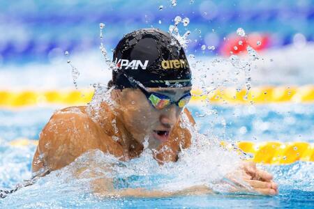 混合４００メートルメドレーリレー決勝　第２泳者の大橋信の平泳ぎ