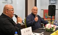トークショーを行う甲山親方（右）と司会を務める荒磯親方（撮影・持木克友）