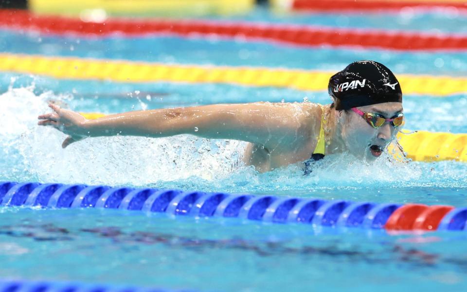 女子１００ｍバタフライ決勝を泳ぐ池江璃花子（撮影・伊藤笙子）