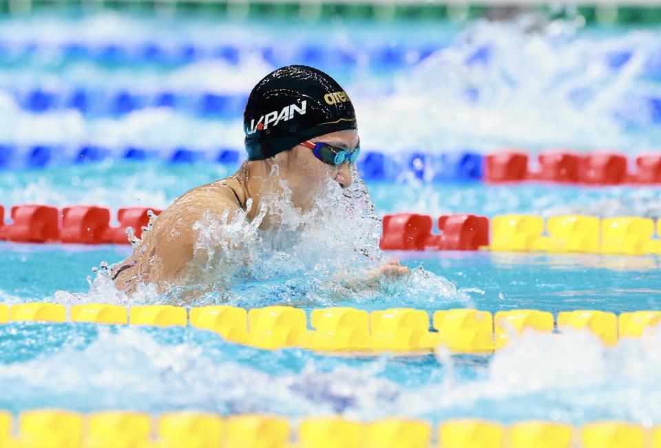 女子１００ｍ平泳ぎ決勝を泳ぐ鈴木聡美（撮影・伊藤笙子）