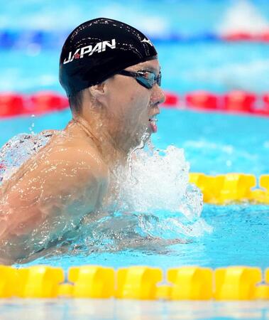 男子２００メートル平泳ぎ決勝　力泳する渡辺一平