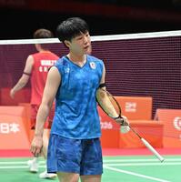 女子団体決勝　中国選手に敗れ引き揚げる山口茜