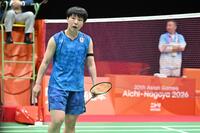 女子団体決勝　中国選手に敗れ引き揚げる山口茜