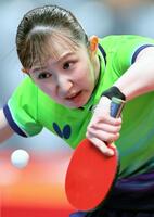 女子団体決勝　中国戦でプレーする早田ひな