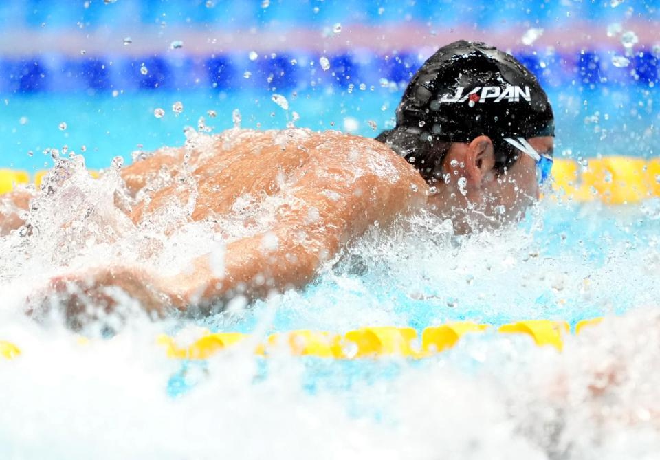 男子５０メートルバタフライ決勝　力泳する光永翔音
