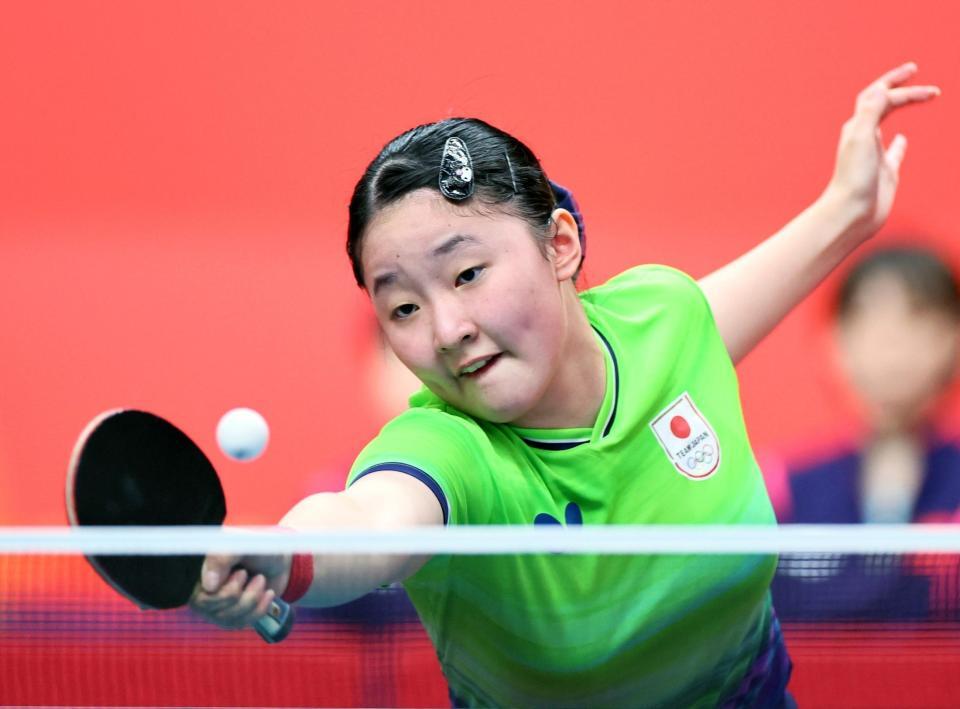 女子団体決勝　中国戦でプレーする張本美和