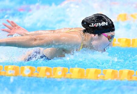 女子５０メートルバタフライ予選　力泳する池江璃花子