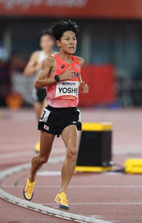 男子１００００メートル決勝で力走する吉居大和（撮影・中田匡峻）