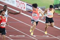 男子１００メートル準決勝でゴールする多田修平（右から２人目）＝撮影・中田匡峻